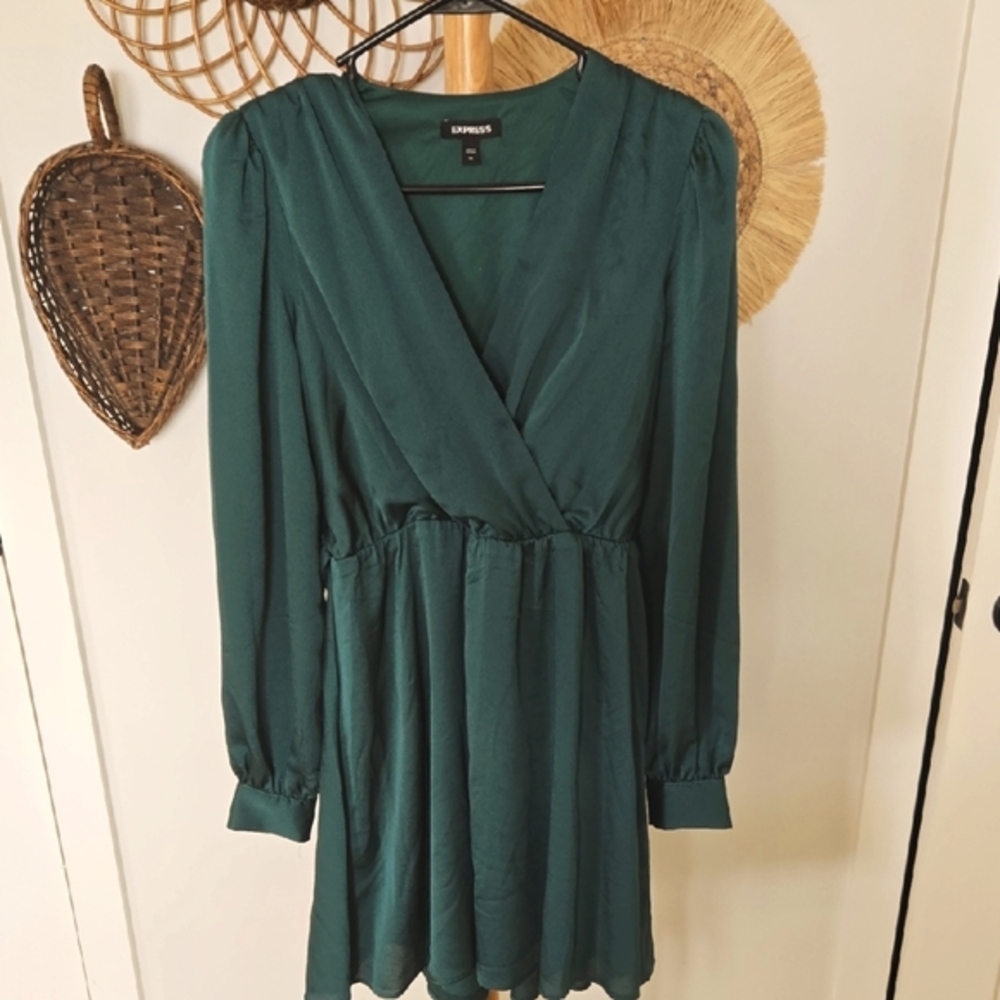 Express Women's XS Hunter Green Long Sleeve Dress Button Sleeve‎ Tailored Satin